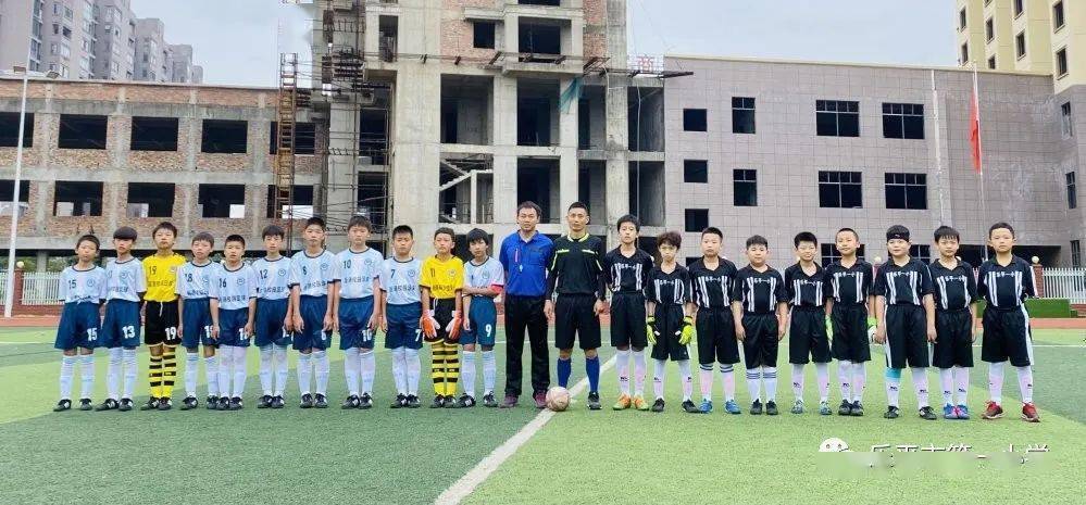 【星空·综合体育】
怀揣梦想 心存期待——乐平一小足球队到场市足球联赛剪影(图5)