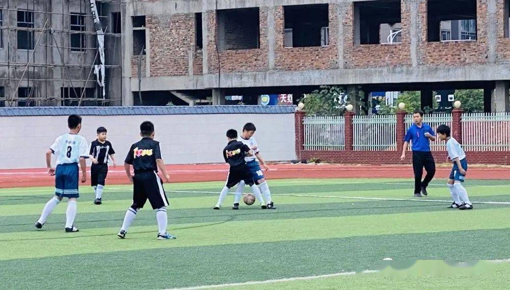 【星空·综合体育】
怀揣梦想 心存期待——乐平一小足球队到场市足球联赛剪影(图15)