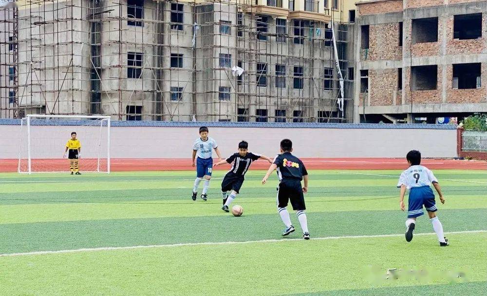 【星空·综合体育】
怀揣梦想 心存期待——乐平一小足球队到场市足球联赛剪影(图17)