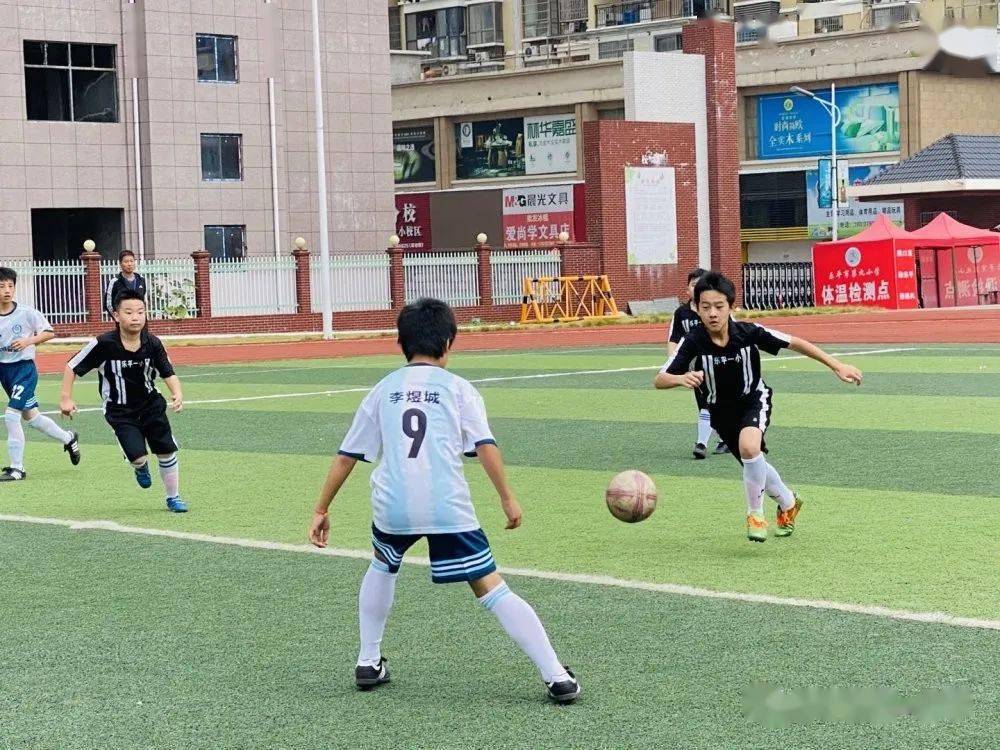 【星空·综合体育】
怀揣梦想 心存期待——乐平一小足球队到场市足球联赛剪影(图20)