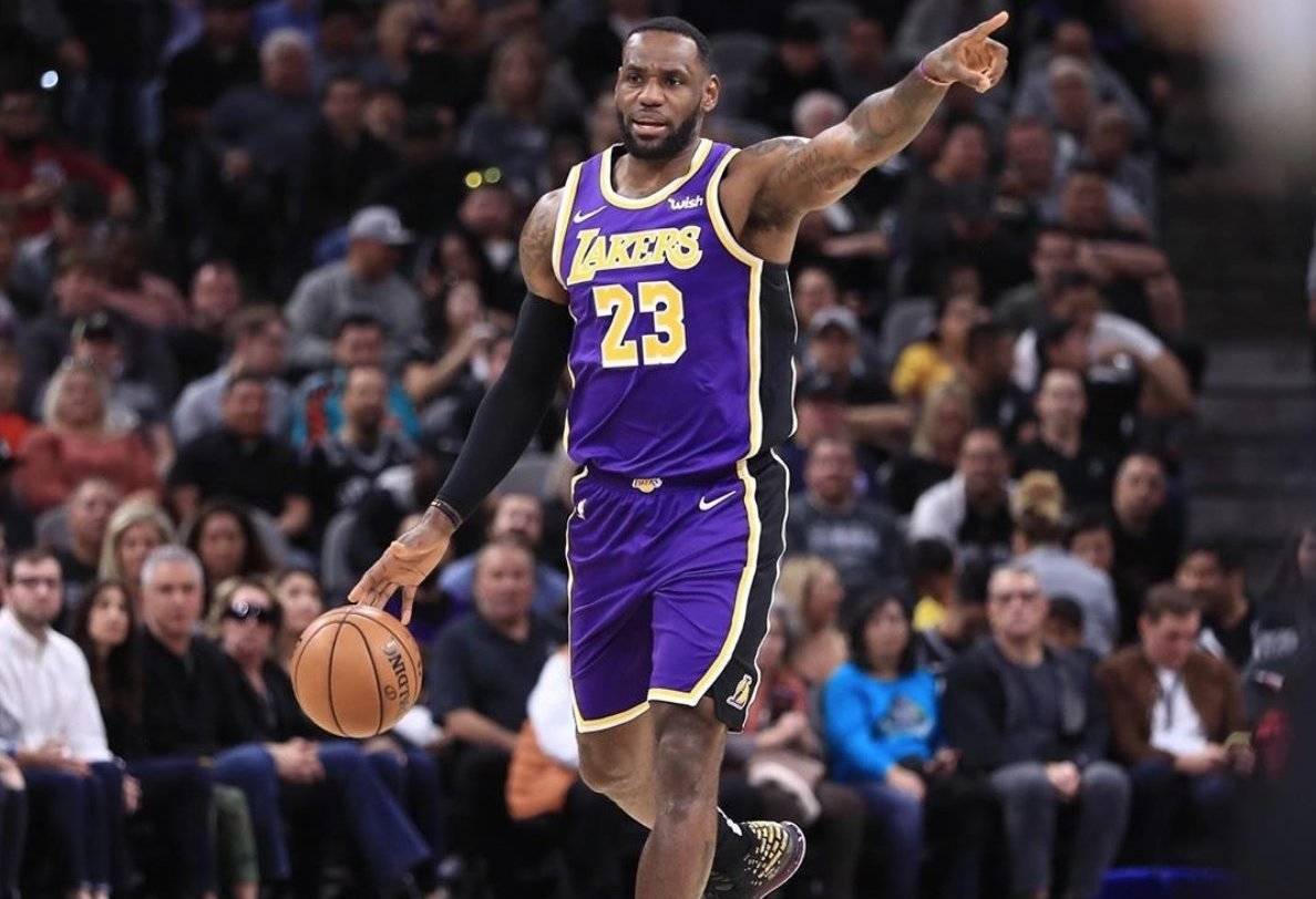 ‘星空·综合体育’
漂亮！NBA刚官宣开放生意业务 湖人送特别林+28签换来顶级后场(图4)